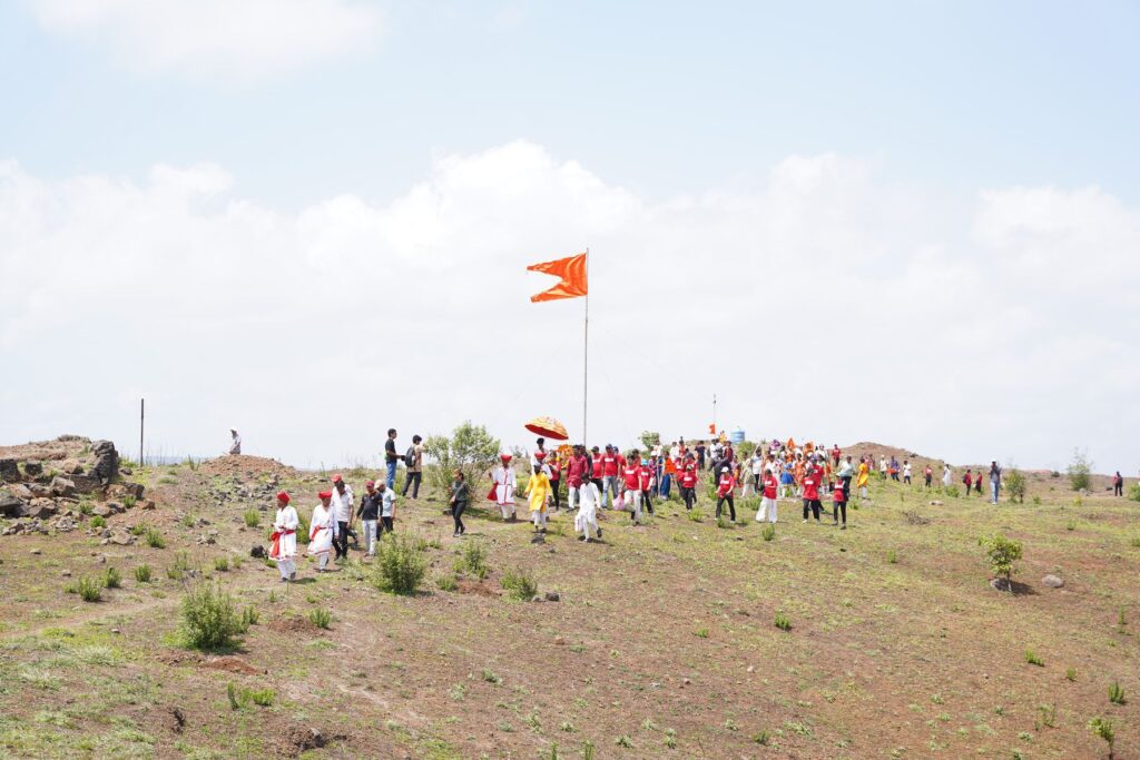 Hundreds climb together
